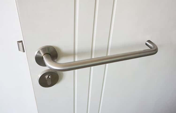 U- Shape Handicap Door Handle For Hospital & Healthcare Facilities - Door Handle - 2 U-Shape Handicap Door Handle SR02SL900 Application